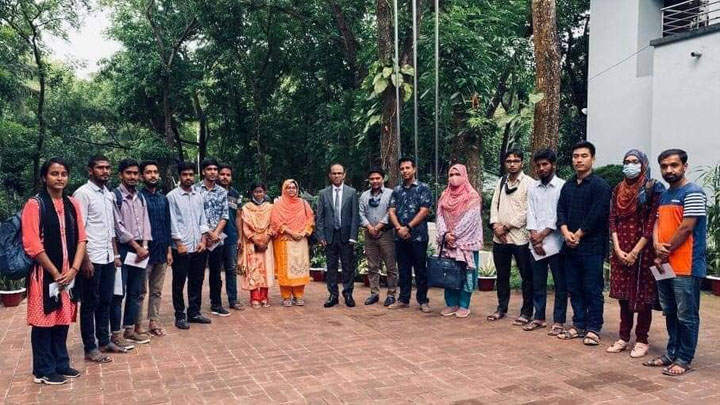 ১২ জনকে মেধাবৃত্তি প্রদান করলো কুবির সিএসই বিভাগ